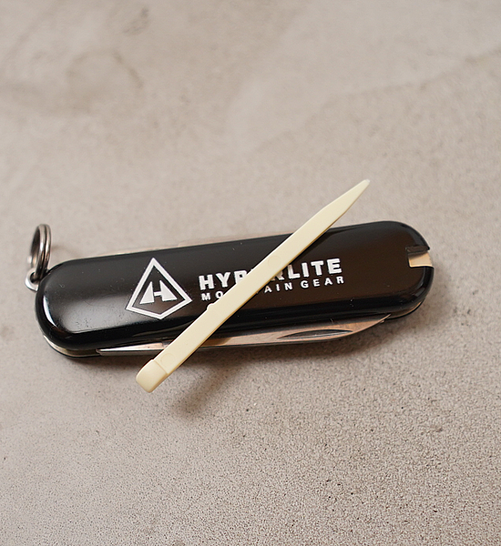 【Hyperlite Mountain Gear】ハイパーライトマウンテンギア Victorinox Swiss Army Classic SD "Black" ※ネコポス可