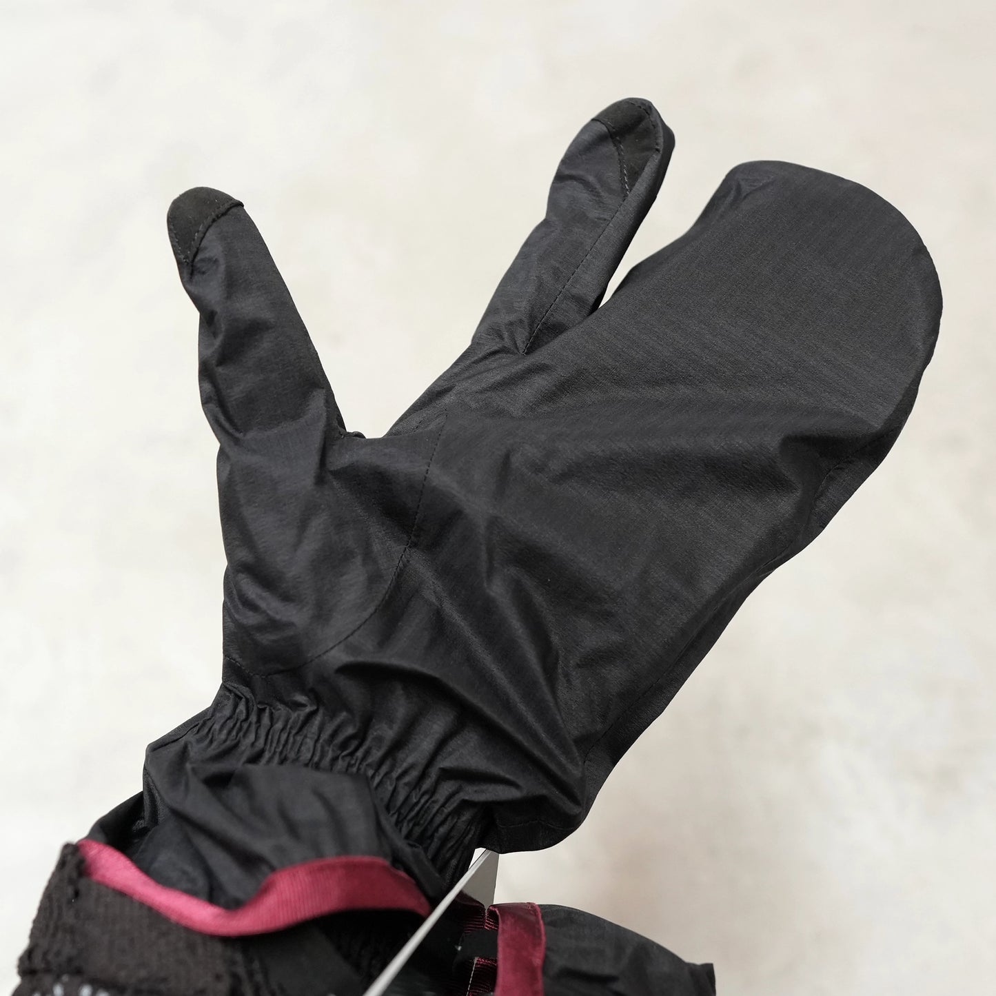 【AXESQUIN】アクシーズクイン men's W2P Light Shell Trigger Mitten "スミイロ" ※ネコポス可