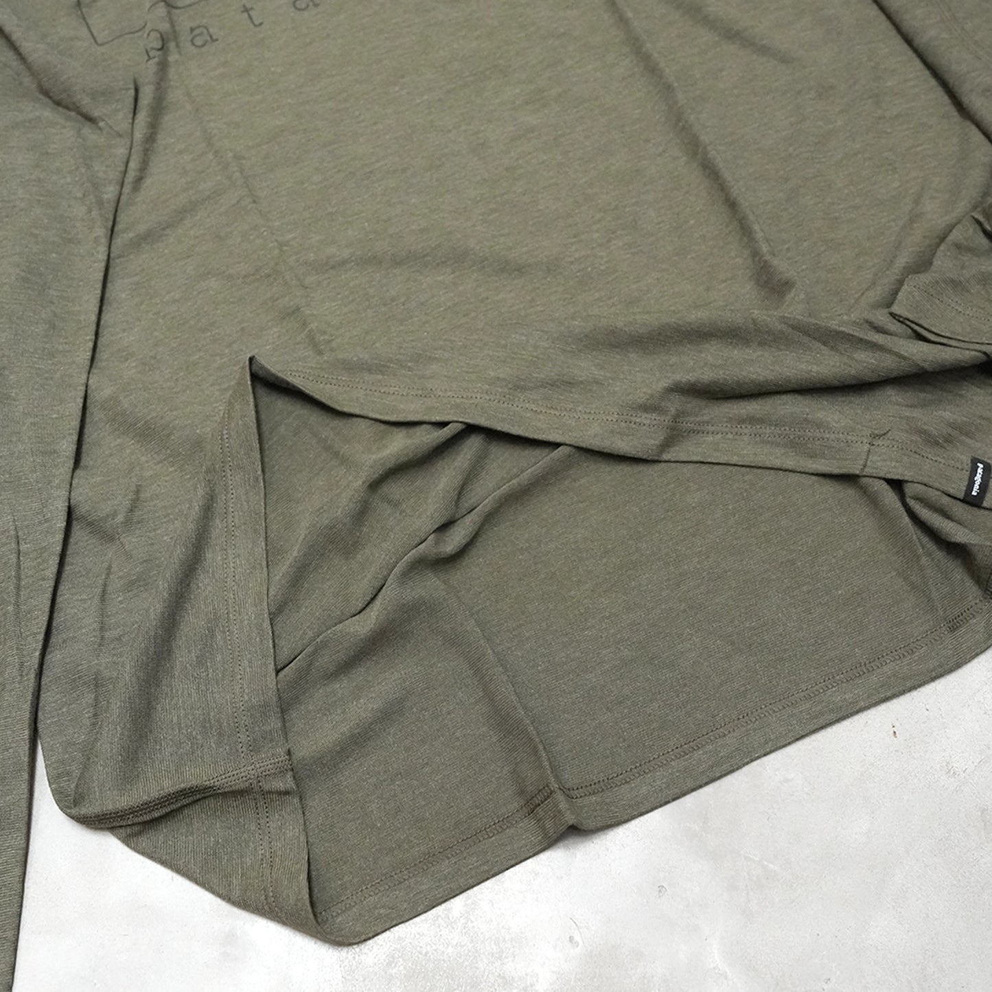 【patagonia】パタゴニア men's Long-Sleeved Capilene Cool Trail Shirt - Stratapeaks "BSNG" ※ネコポス可