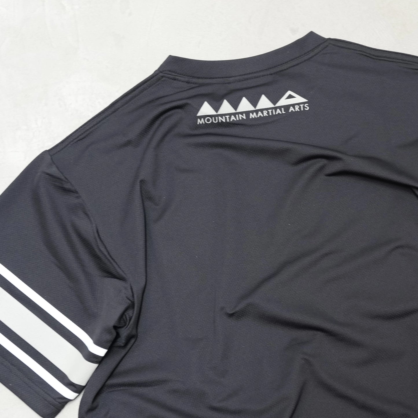 【Mountain Martial Arts】マウンテンマーシャルアーツ unisex MMA College Tee 2025 "2Color" ※ネコポス可