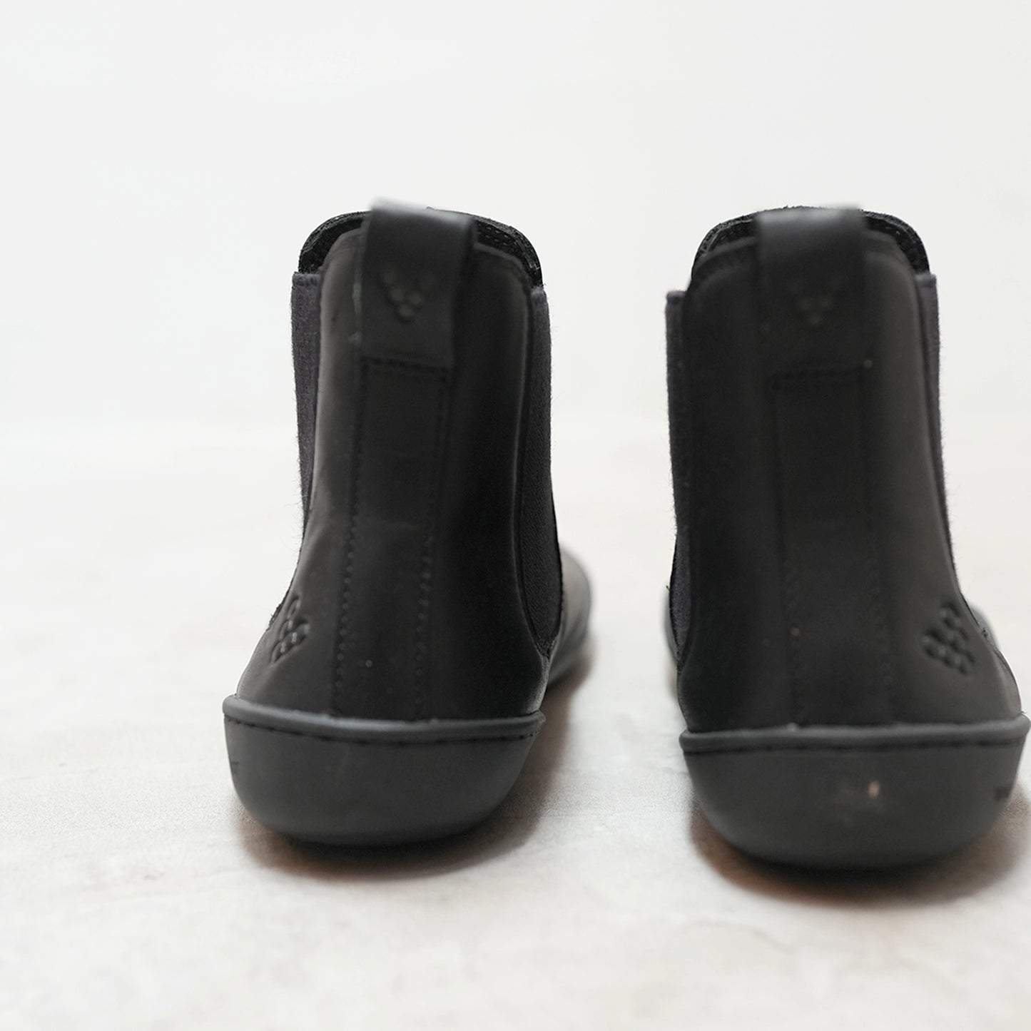 【VIVOBAREFOOT】ヴィヴォ ベアフット women's Sensus Chelsea "Obsidian"