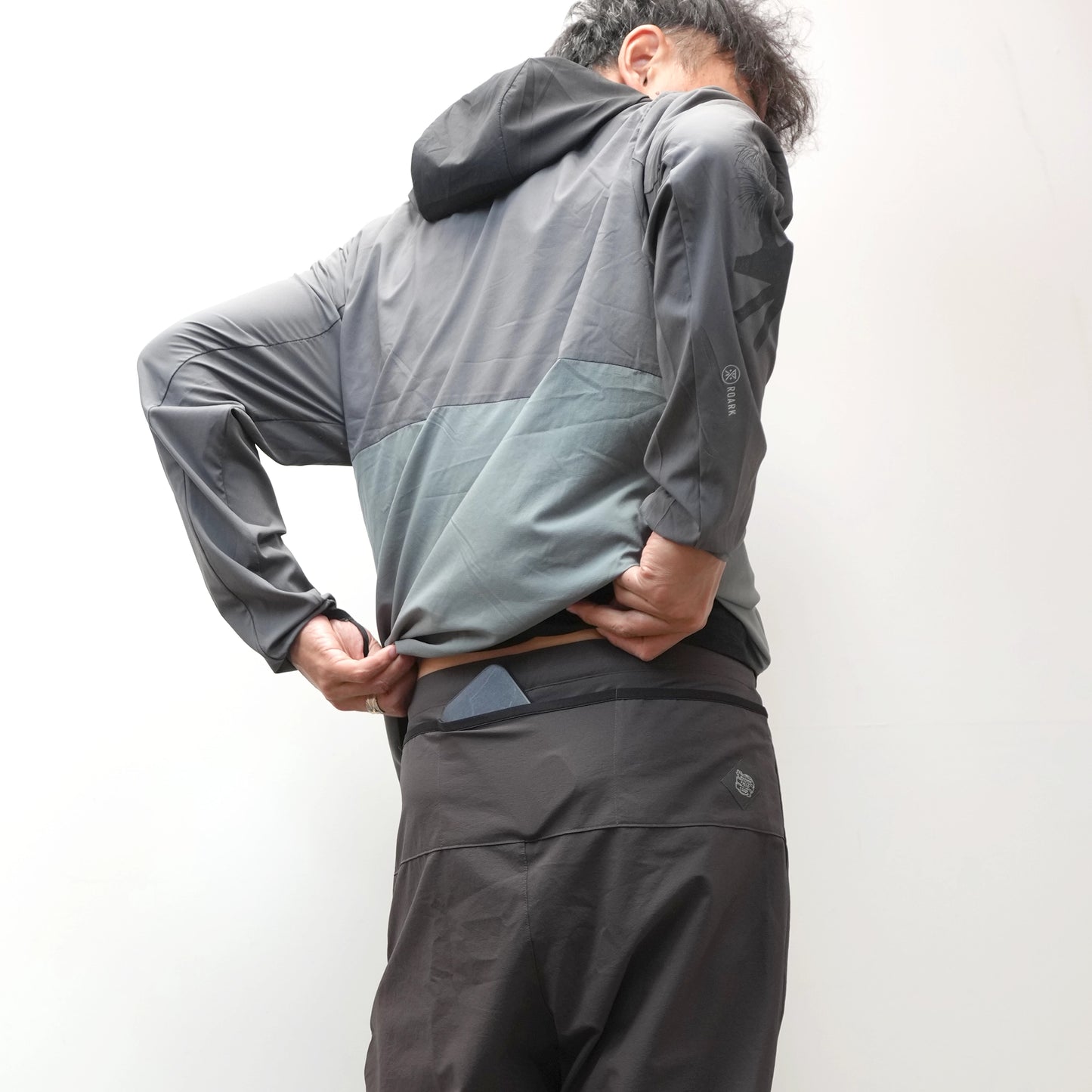 【ROARK RUN AMOK】ロアークランアモック men's Secondwind 3.0 "Charcoal"