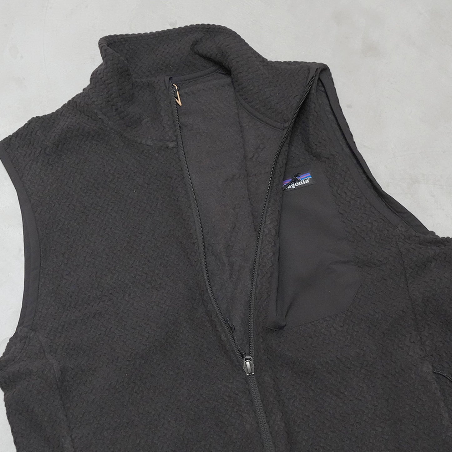【patagonia】パタゴニア men's R1 Air Fleece Vest "2Color"