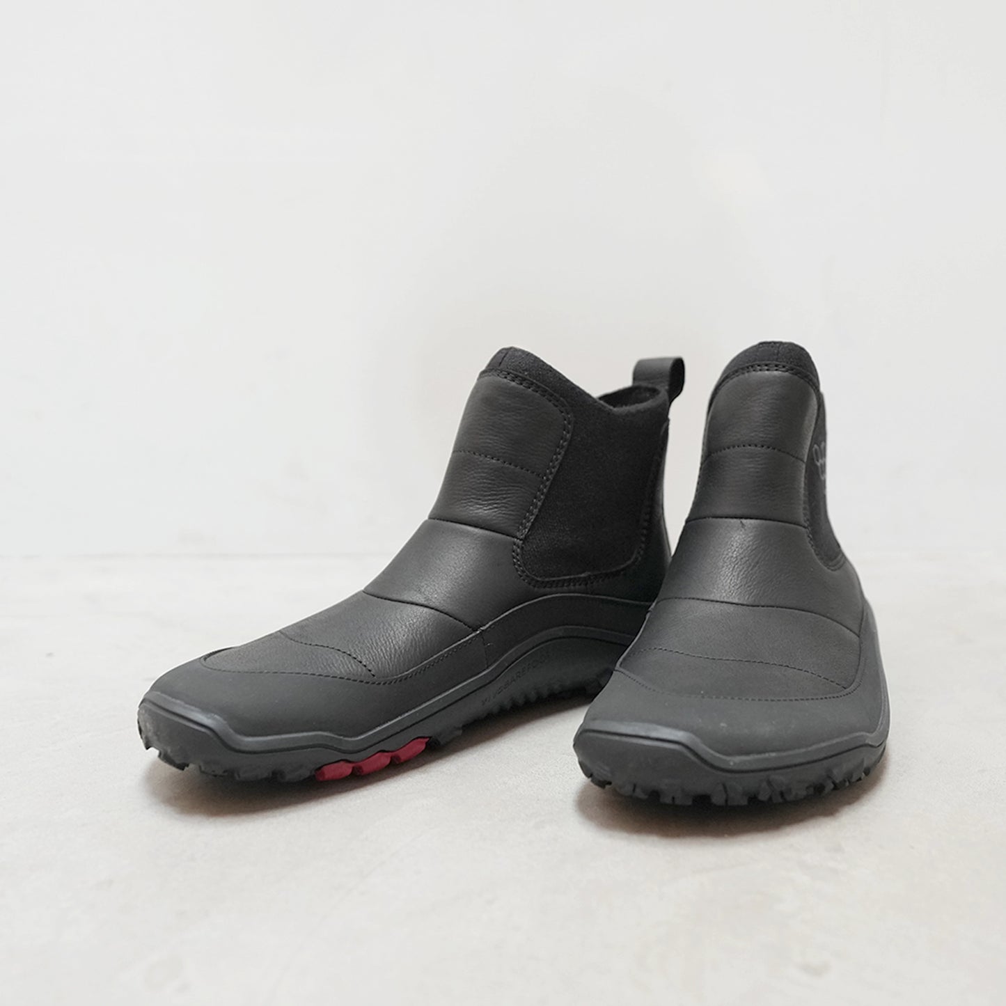 【VIVOBAREFOOT】ヴィヴォ ベアフット men's Explorer Chelsea "Obsidian"