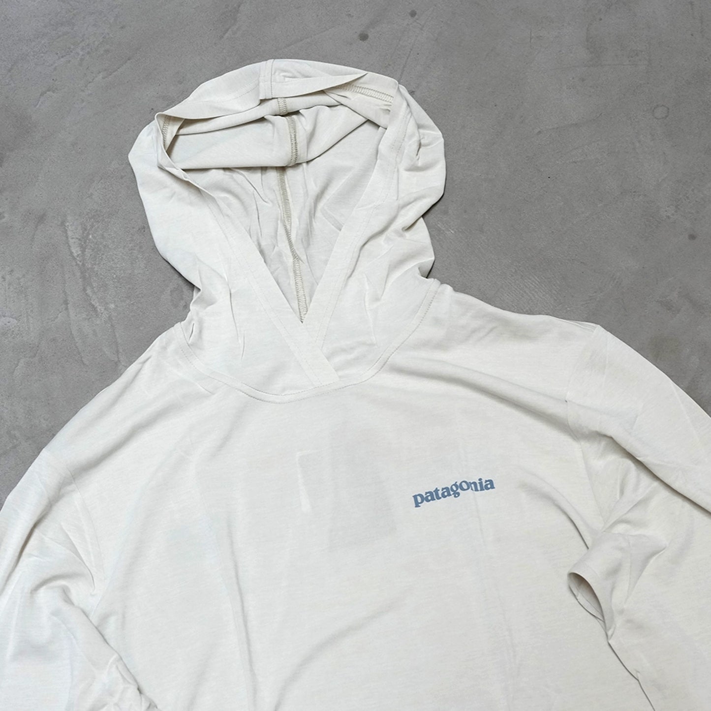 【patagonia】パタゴニア men's Capilene Cool Daily Hoody - Boardshort Logo "DYWH" ※ネコポス可