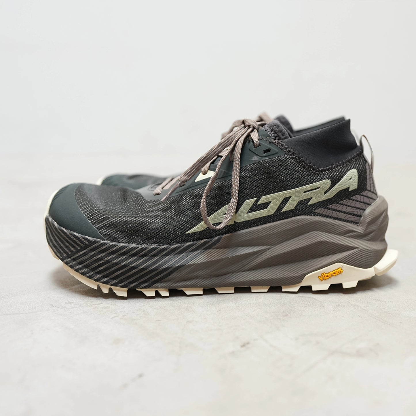 【ALTRA】アルトラ men's Olyｍpus 275  "Taupe"