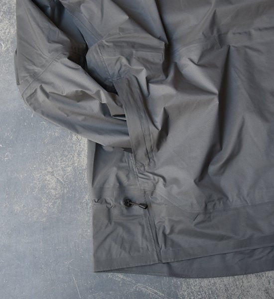 【KLATTERMUSEN】 クレッタルムーセン Fjorgyn Anorak "Rock Grey"