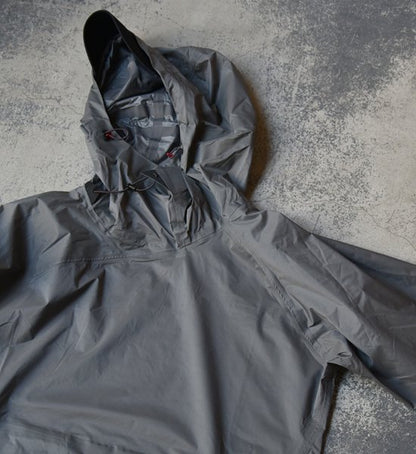 【KLATTERMUSEN】 クレッタルムーセン Fjorgyn Anorak "Rock Grey"