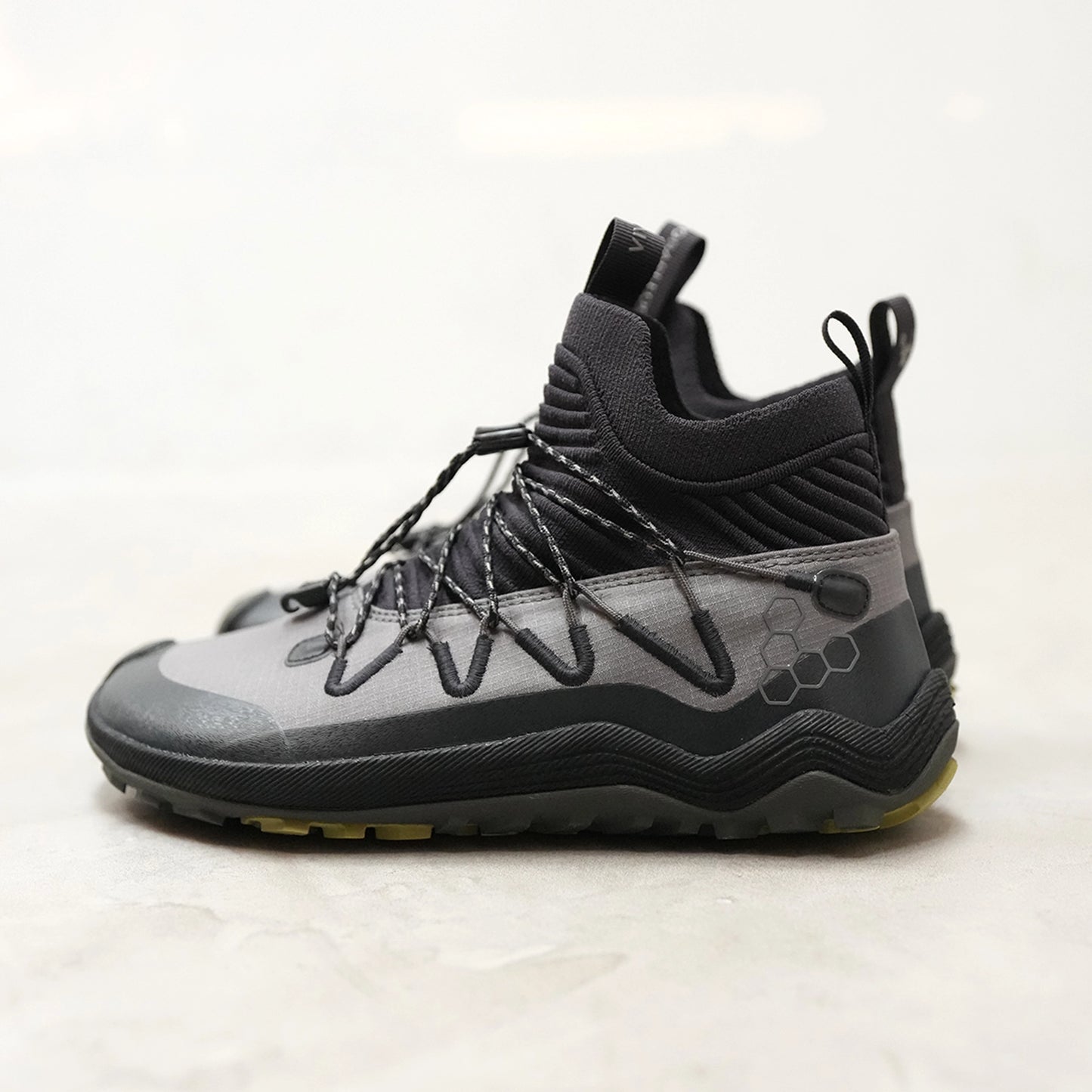 【VIVOBAREFOOT】ヴィヴォ ベアフット men's Primus Trail Flow Mid "2Color"