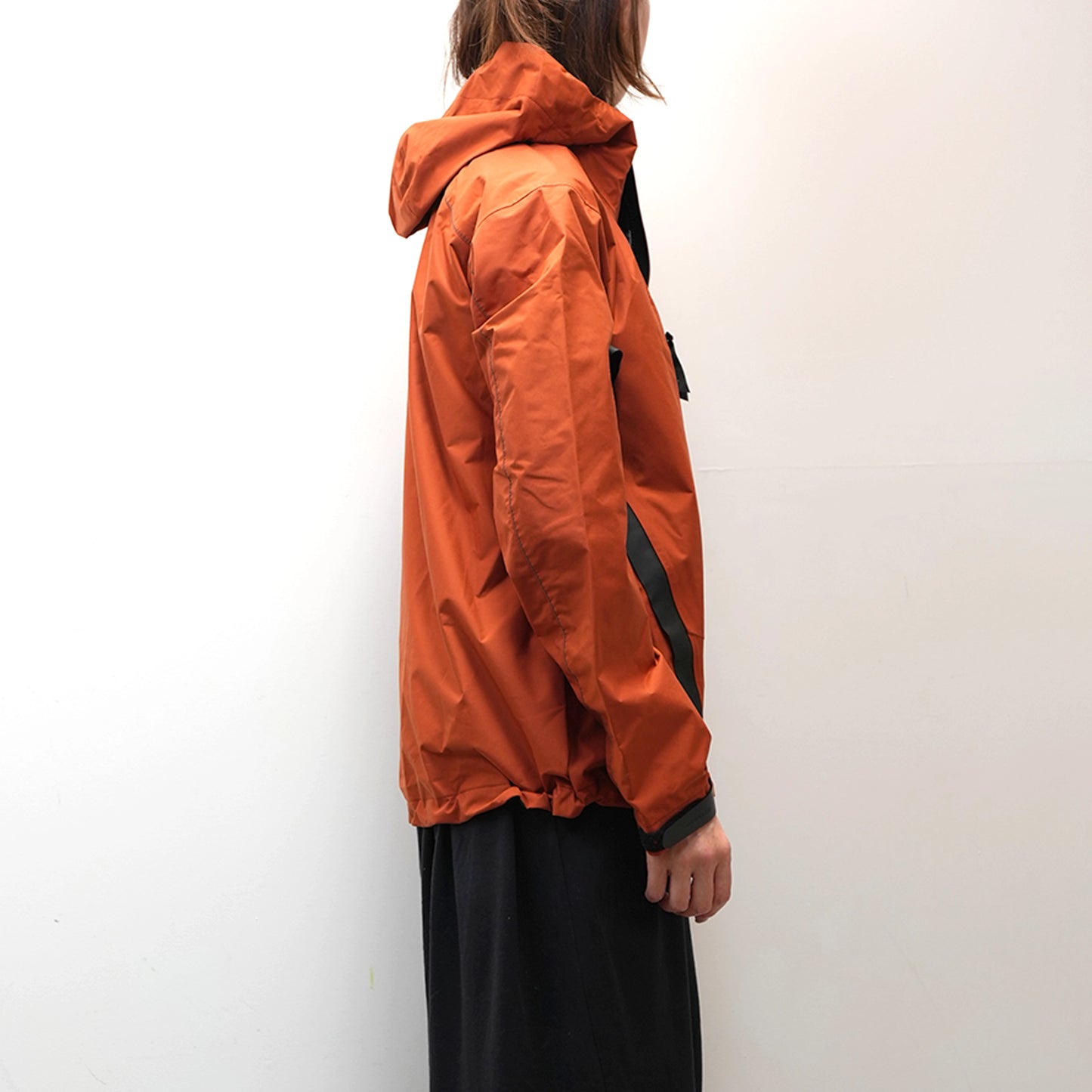 【and wander】アンドワンダー women's 2.5L hiker rain jacket "2Color"