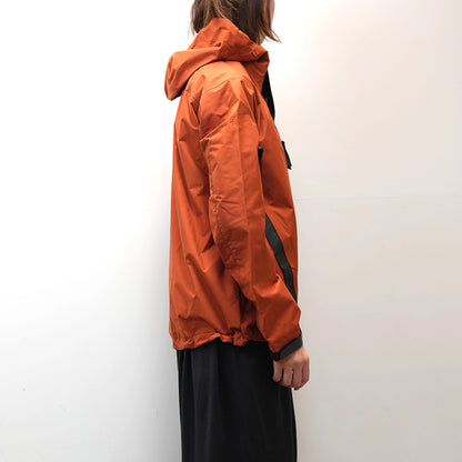 【and wander】アンドワンダー women's 2.5L hiker rain jacket "2Color"
