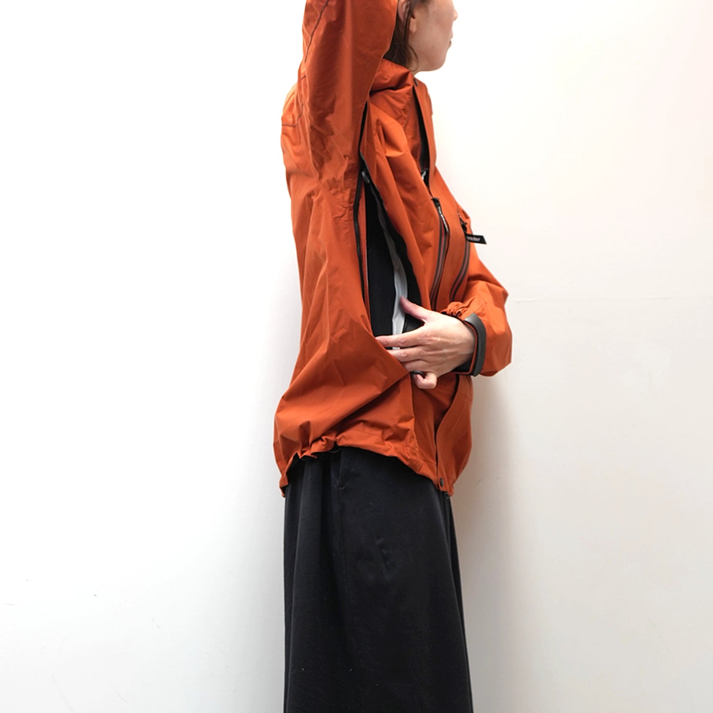 【and wander】アンドワンダー women's 2.5L hiker rain jacket "2Color"