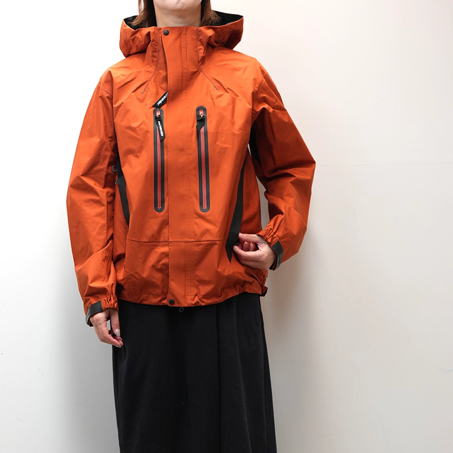 【and wander】アンドワンダー women's 2.5L hiker rain jacket "2Color"