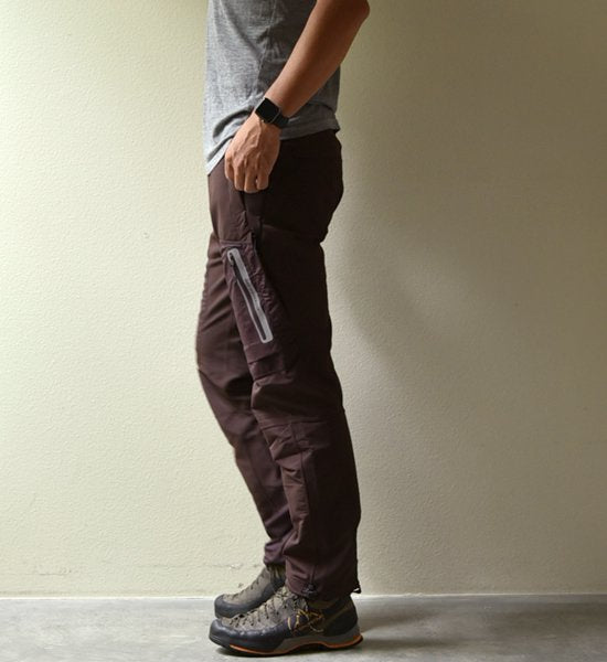 【and wander】アンドワンダー men's stretch shell pants "Brown"