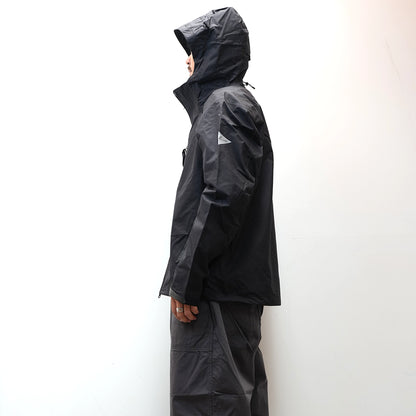 【and wander】アンドワンダー men's 2.5L hiker rain jacket "Black"