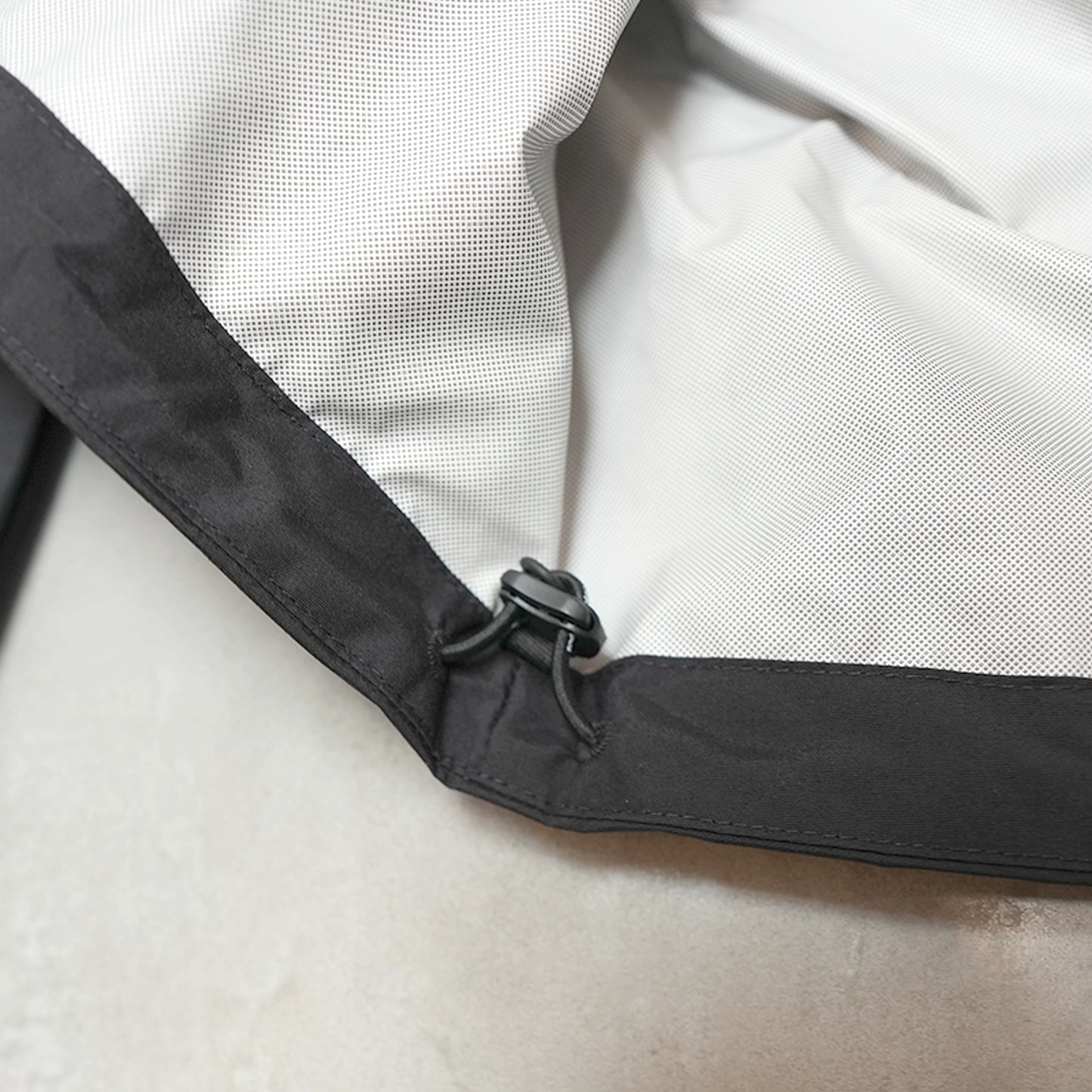 【and wander】アンドワンダー men's 2.5L hiker rain jacket "Black"