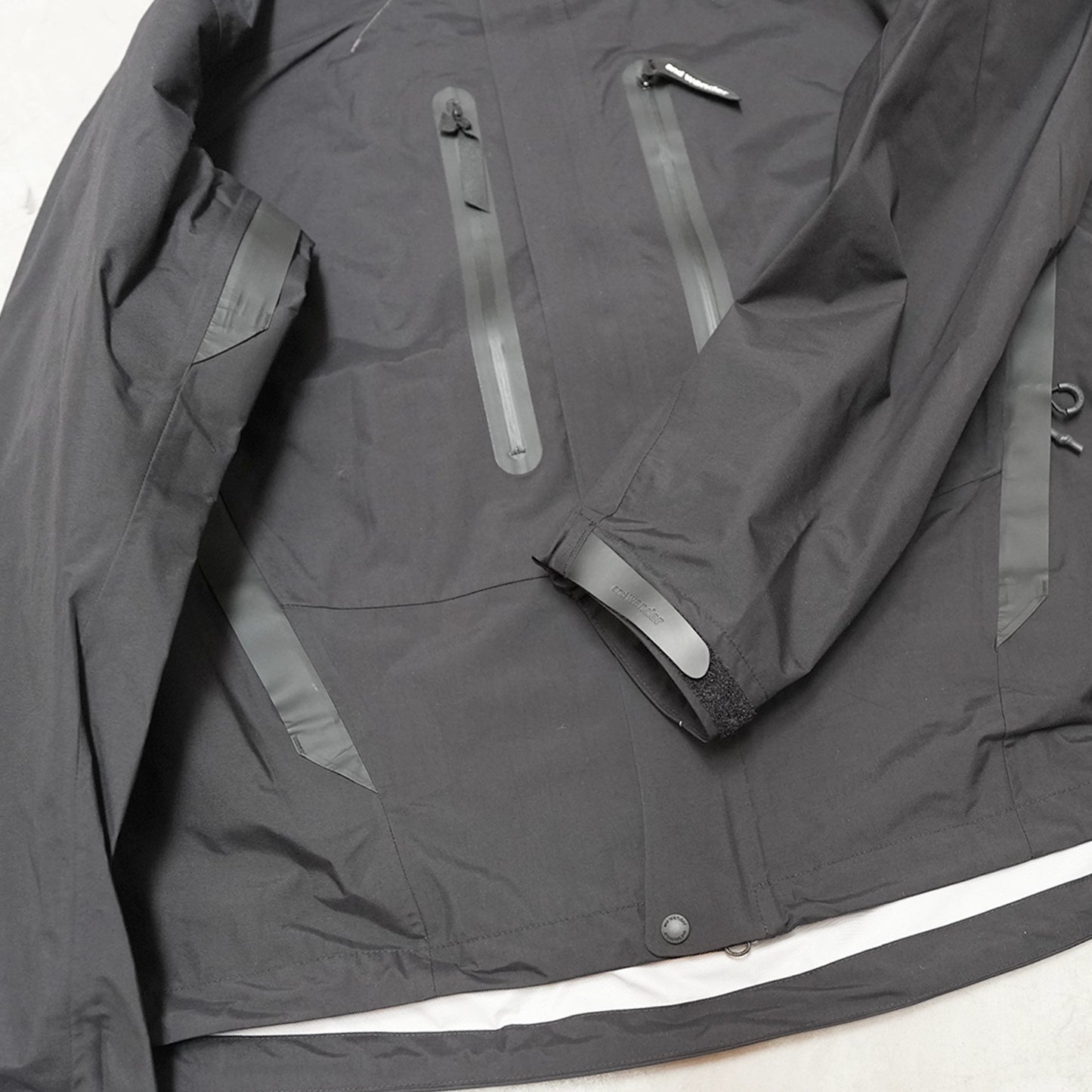 【and wander】アンドワンダー women's 2.5L hiker rain jacket "2Color"