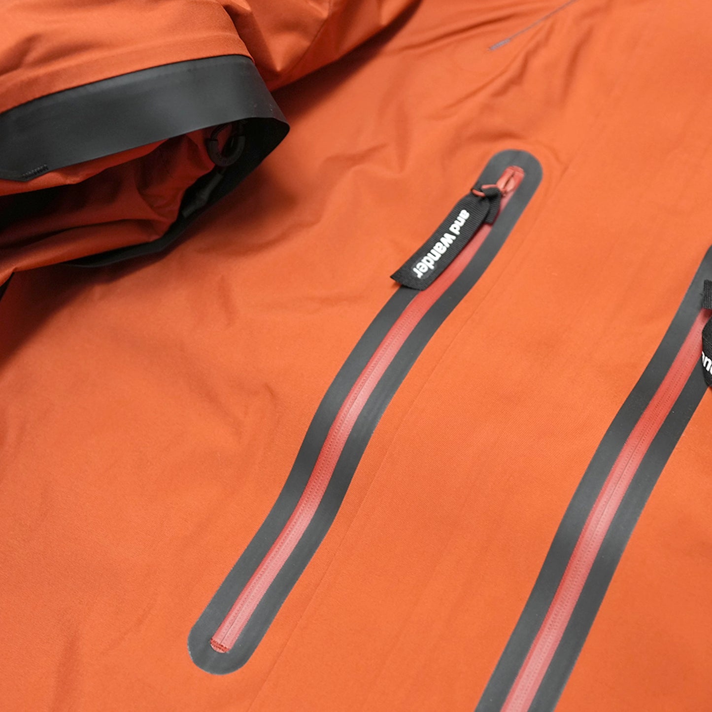 【and wander】アンドワンダー women's 2.5L hiker rain jacket "2Color"
