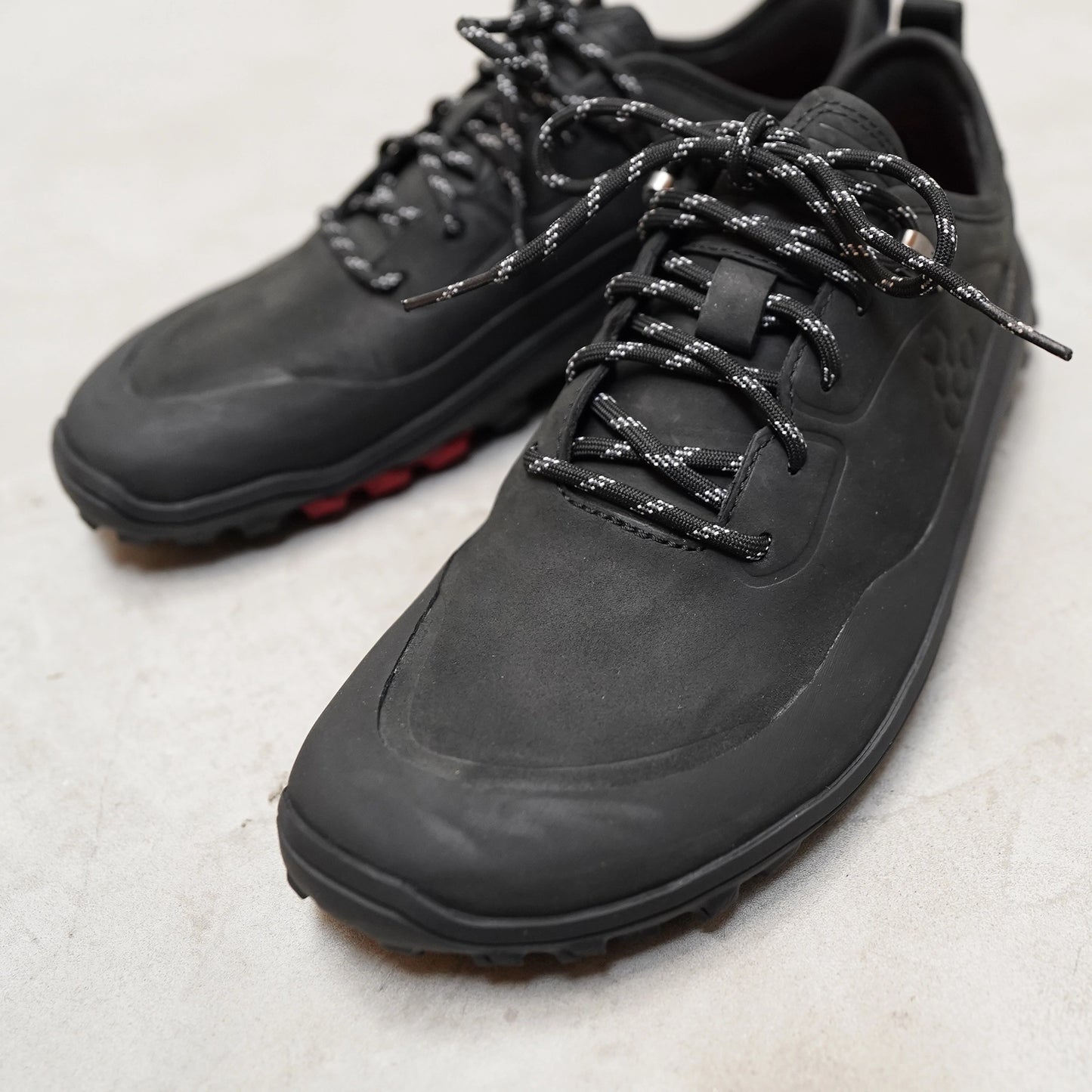 【VIVOBAREFOOT】ヴィヴォ ベアフット women's Tracker Leather Low "Obsidian"