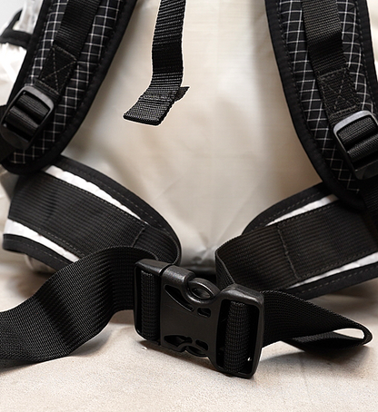 【Hyperlite Mountain Gear】ハイパーライトマウンテンギア DAYBREAK ULTRALIGHT DAYPACK "White"