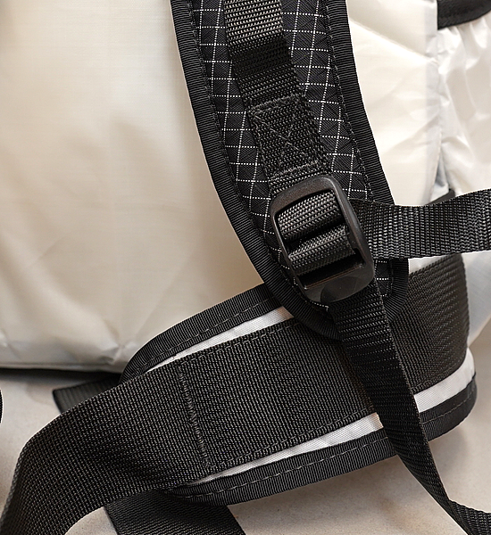 【Hyperlite Mountain Gear】ハイパーライトマウンテンギア DAYBREAK ULTRALIGHT DAYPACK "White"