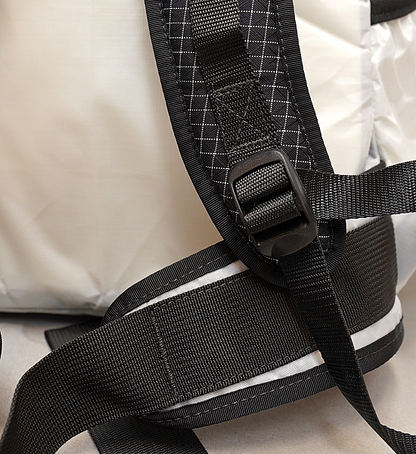 【Hyperlite Mountain Gear】ハイパーライトマウンテンギア DAYBREAK ULTRALIGHT DAYPACK "White"