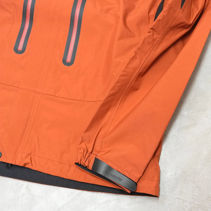 【and wander】アンドワンダー women's 2.5L hiker rain jacket "2Color"