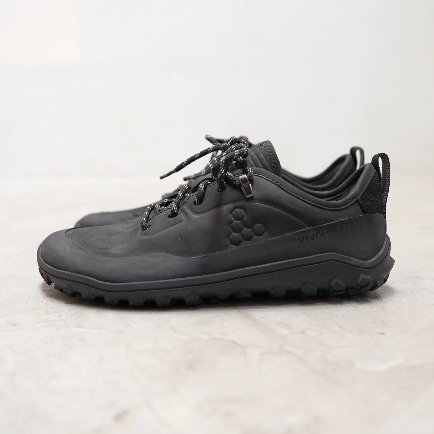 【VIVOBAREFOOT】ヴィヴォ ベアフット women's Tracker Leather Low "Obsidian"