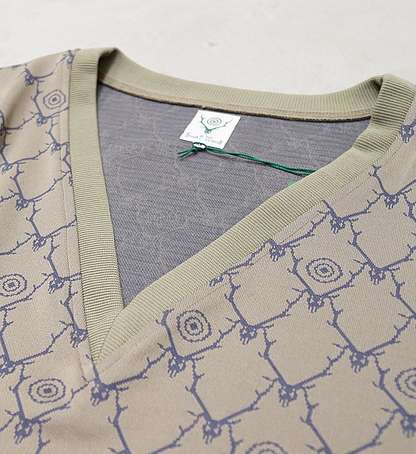 【South2 West8】サウスツーウエストエイト String V Neck Shirt-Poly Jq./Skull&Target "Khaki"