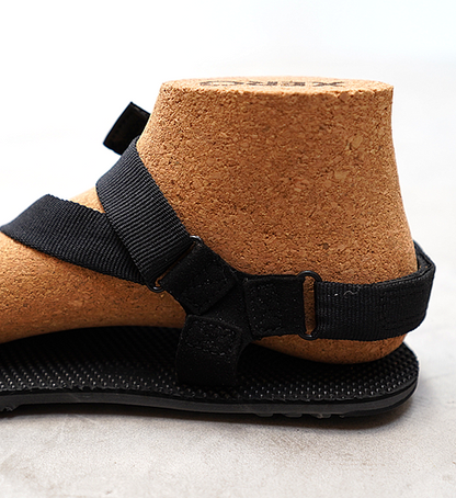 【XERO SHOES】ゼロシューズ women's Naboso Trail "Coal Black"