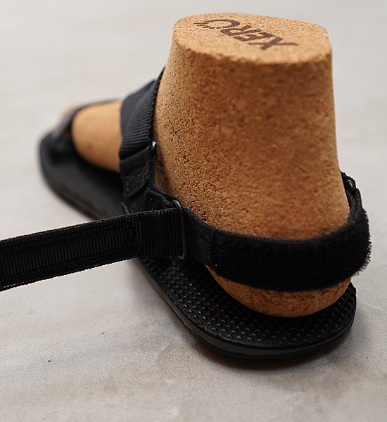 【XERO SHOES】ゼロシューズ women's Naboso Trail "Coal Black"