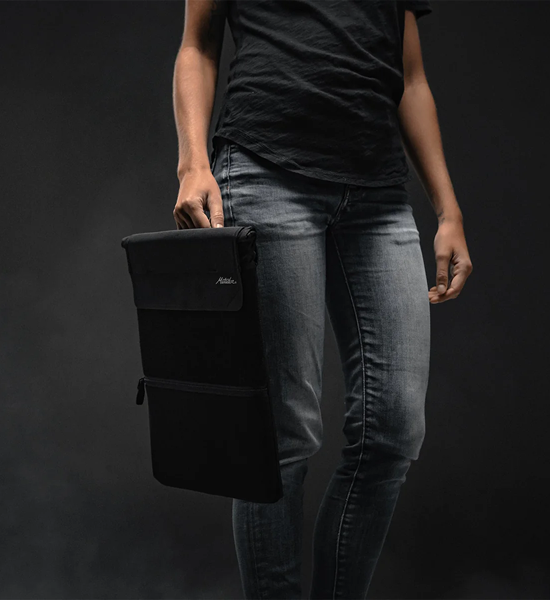 【Matador】マタドール Laptop Base Layer "Charcoal"