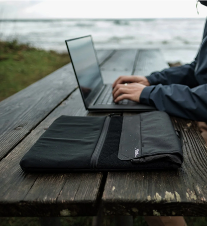 【Matador】マタドール Laptop Base Layer "Charcoal"