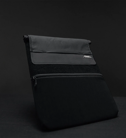 【Matador】マタドール Laptop Base Layer "Charcoal"