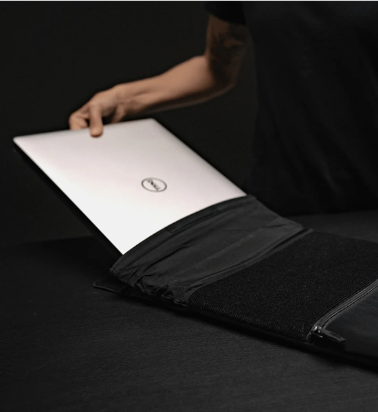 【Matador】マタドール Laptop Base Layer "Charcoal"