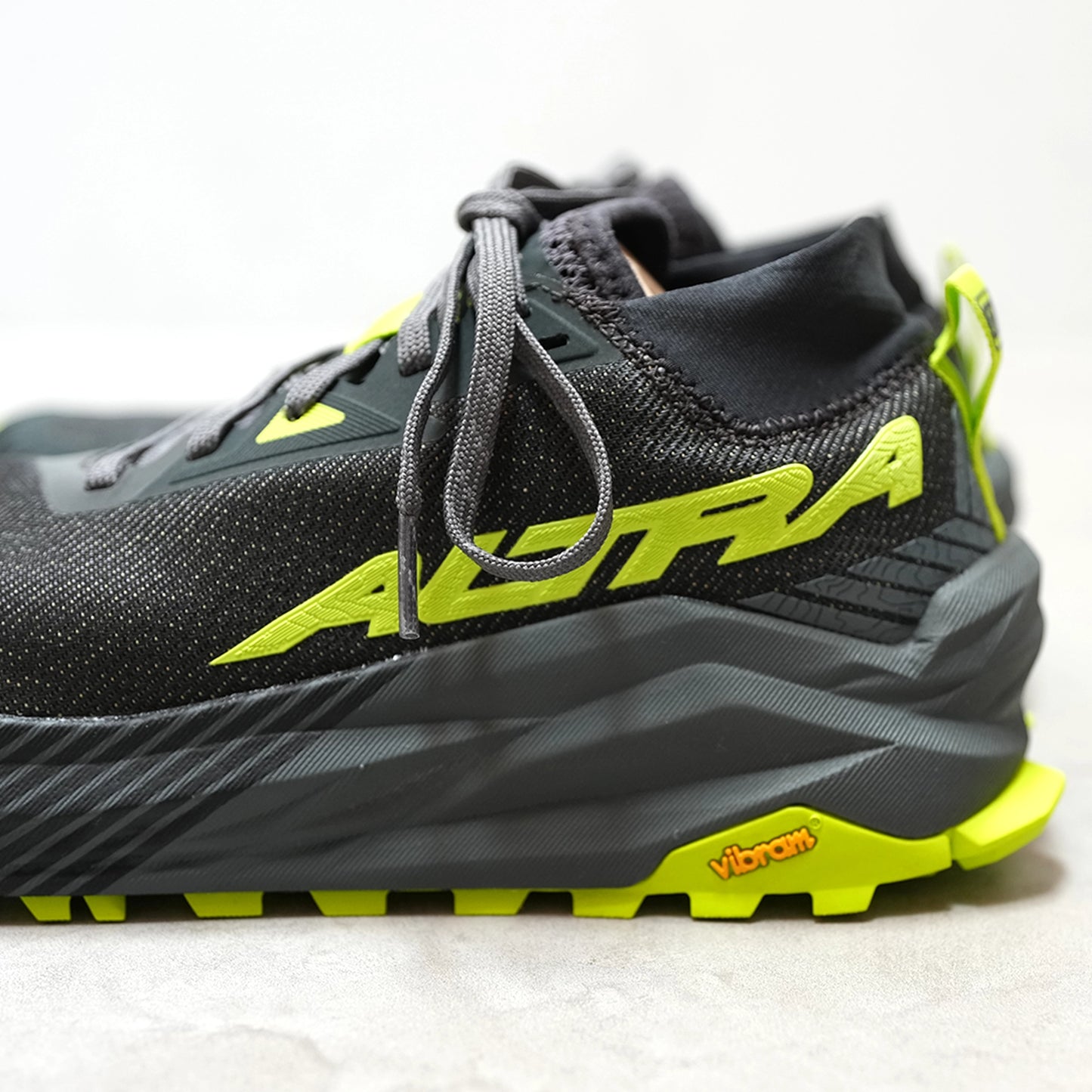 【ALTRA】アルトラ women's Olympus 275 "Black×Gray"