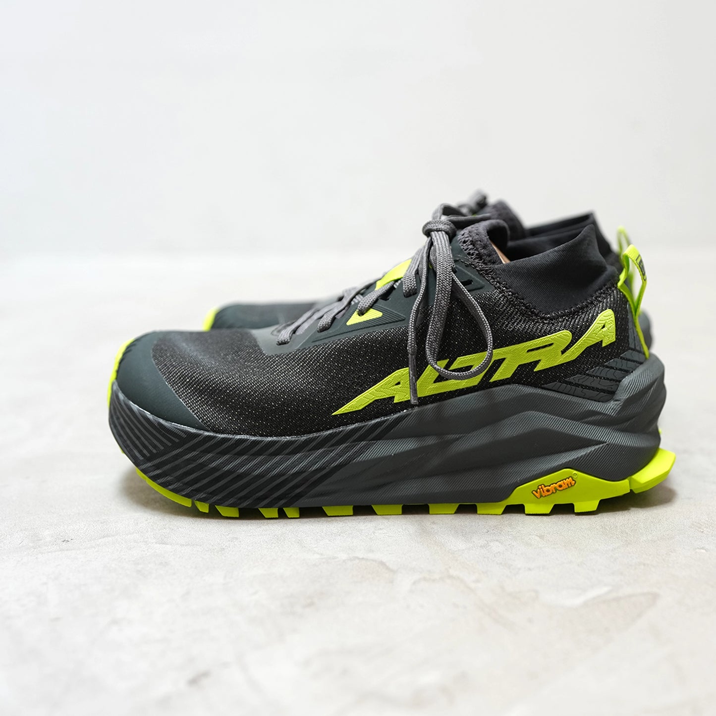 【ALTRA】アルトラ women's Olympus 275 "Black×Gray"