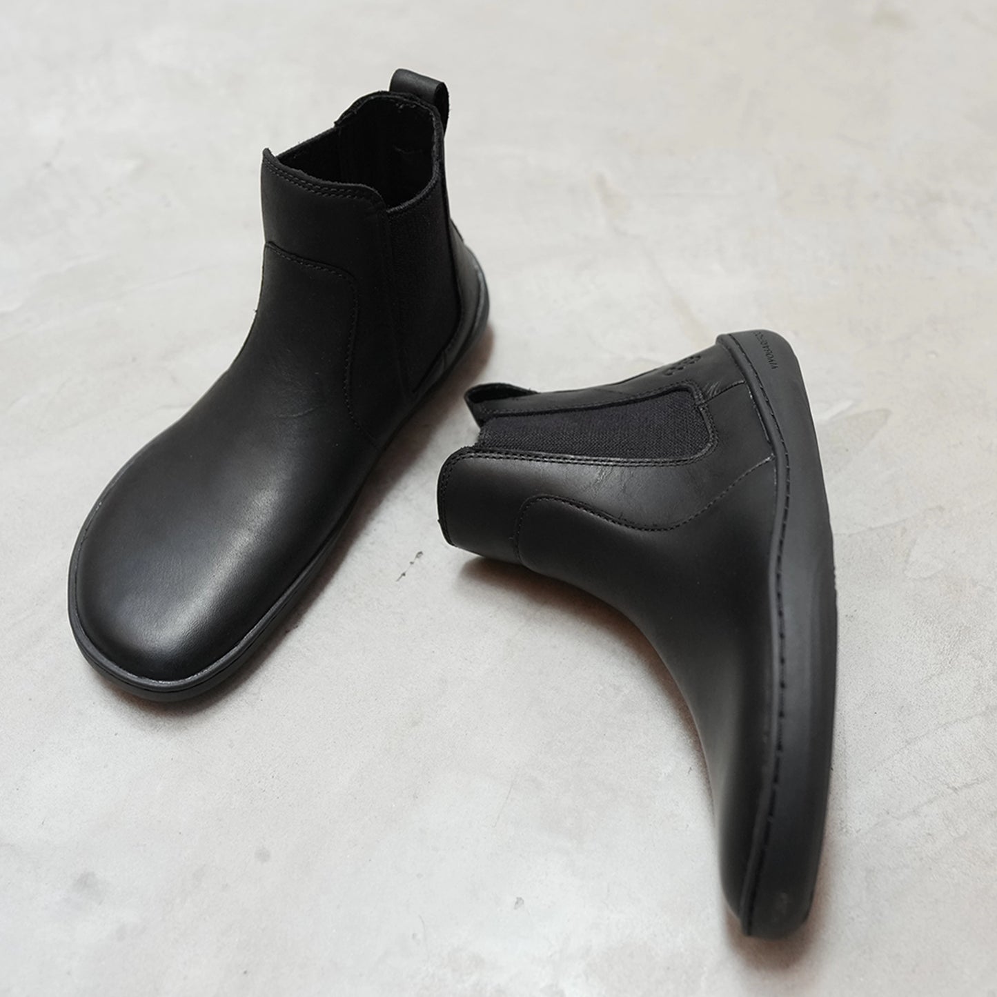 【VIVOBAREFOOT】ヴィヴォ ベアフット women's Sensus Chelsea "Obsidian"