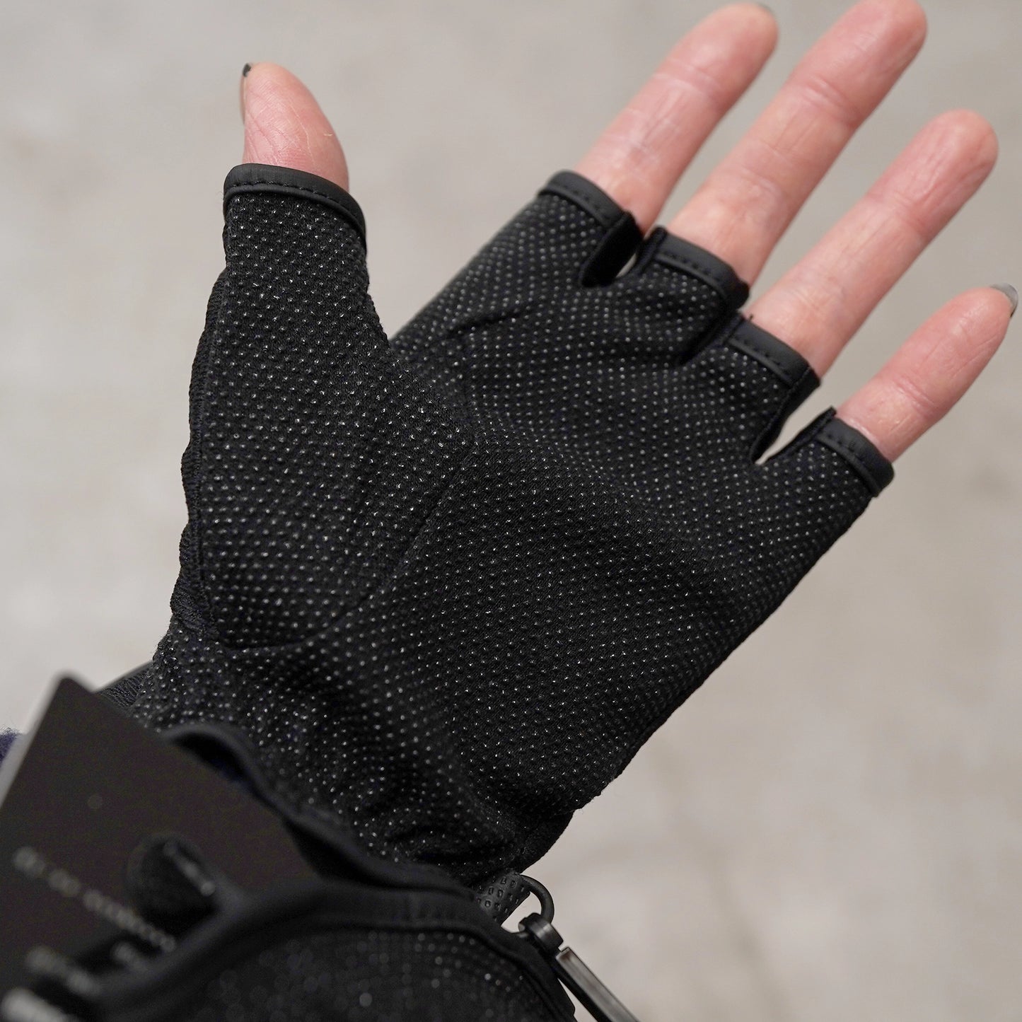 【AXESQUIN】アクシーズクイン Ventilation Finger Cut Glove "Black" ※ネコポス可