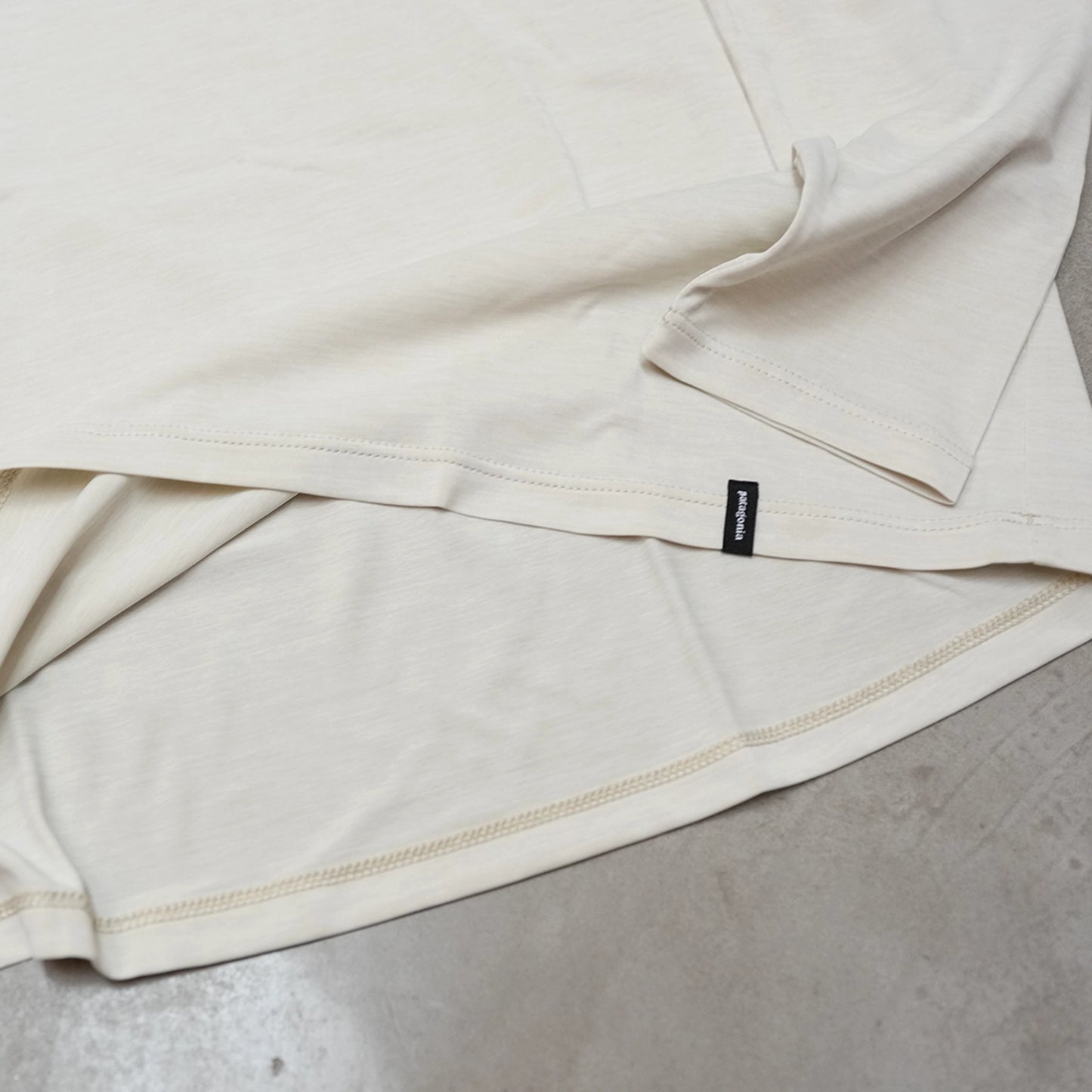 【patagonia】パタゴニア women's Long-Sleeved Capilene Cool Daily Shirt (Boardshort Logo) ※ネコポス可