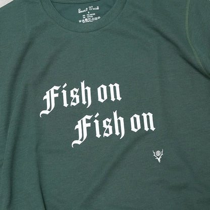 【South2 West8】サウスツーウエストエイト men's S/S Crew Neck Tee - FISH ON "Green"