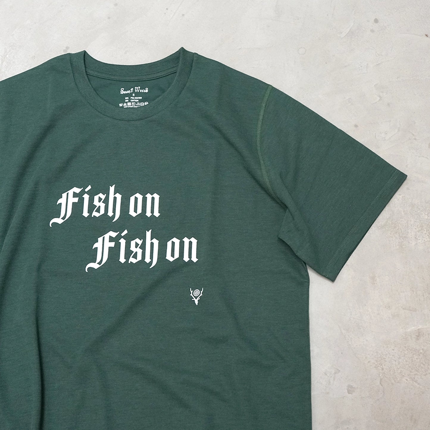 【South2 West8】サウスツーウエストエイト men's S/S Crew Neck Tee - FISH ON "Green"