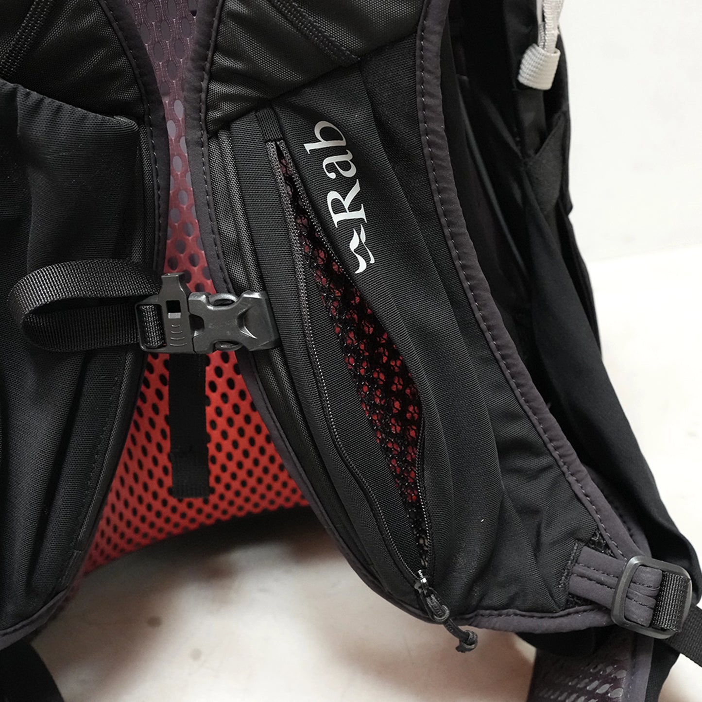 【Rab】ラブ men's Syclon XP 40 "Black×Dark Pewter"