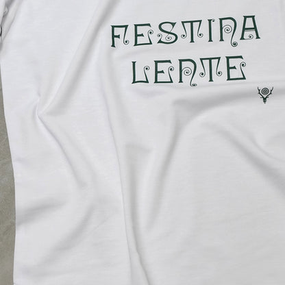 【South2 West8】サウスツーウエストエイト men's S/S Crew Neck Tee - FESTINA LENTE "White"