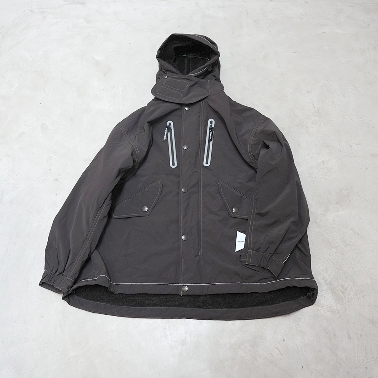 【and wander】アンドワンダー women's Fishtail Octa Coat "Black"