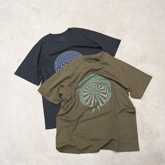【South2 West8】サウスツーウエストエイト men's S/S Crew Neck Tee - Maze "2Color" ※ネコポス可