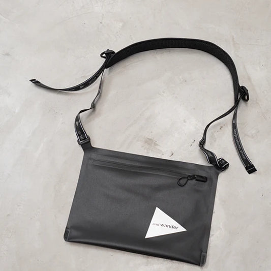 【and wander】アンドワンダー waterproof sacoche "Black"