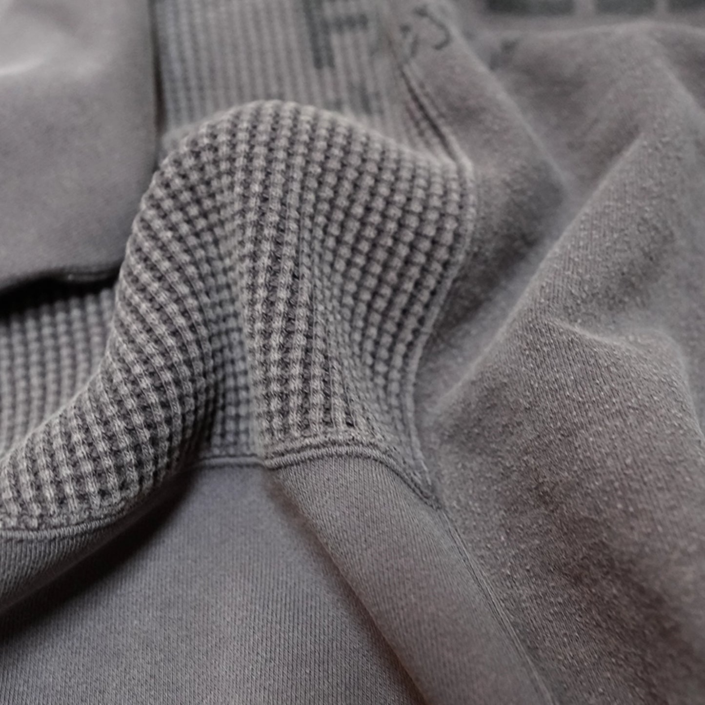 【THE NORTH FACE Purple Label】ノースフェイスパープルレーベル  men's Field Patchworked Crewneck Sweatshirt "Asphalt Gray"