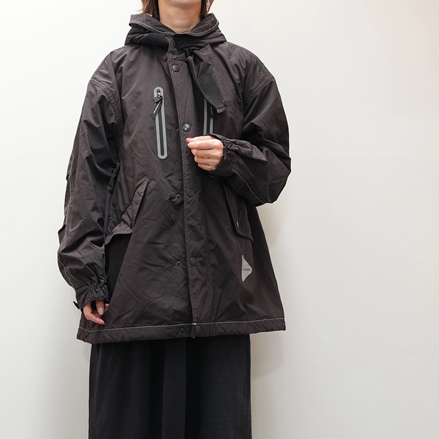 【and wander】アンドワンダー women's Fishtail Octa Coat "Black"
