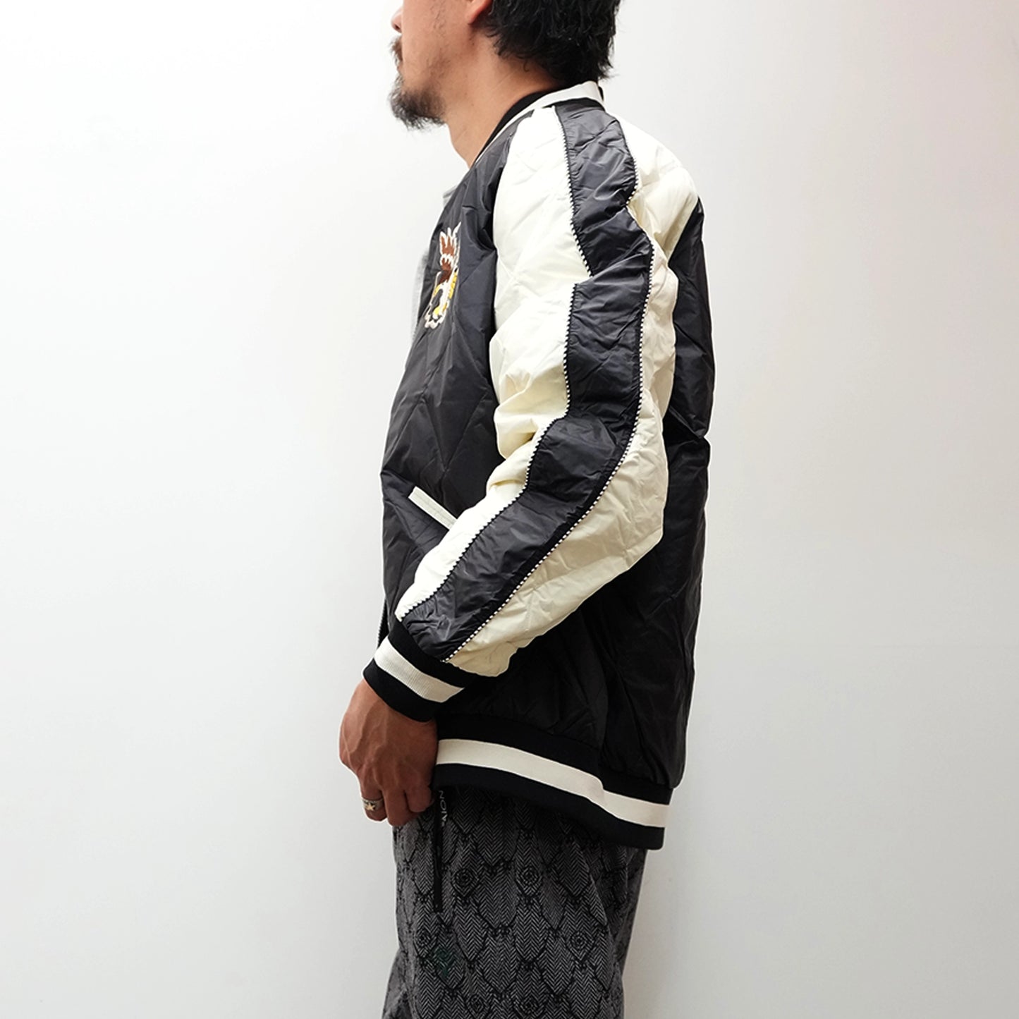 【TAION】タイオン unisex Japan Special Reversible Sukajan Down Jacket "Black/Off White×Black/D.Purple"
